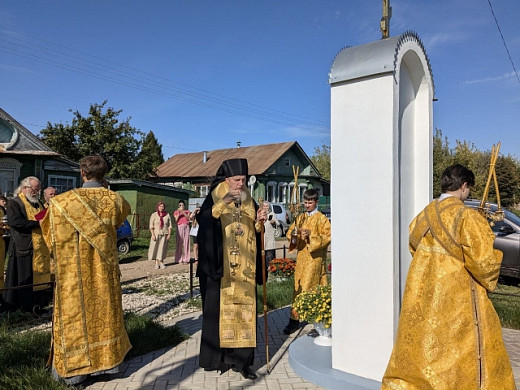 В Холуе освятили часовню в честь Святой и Живоначальной Троицы